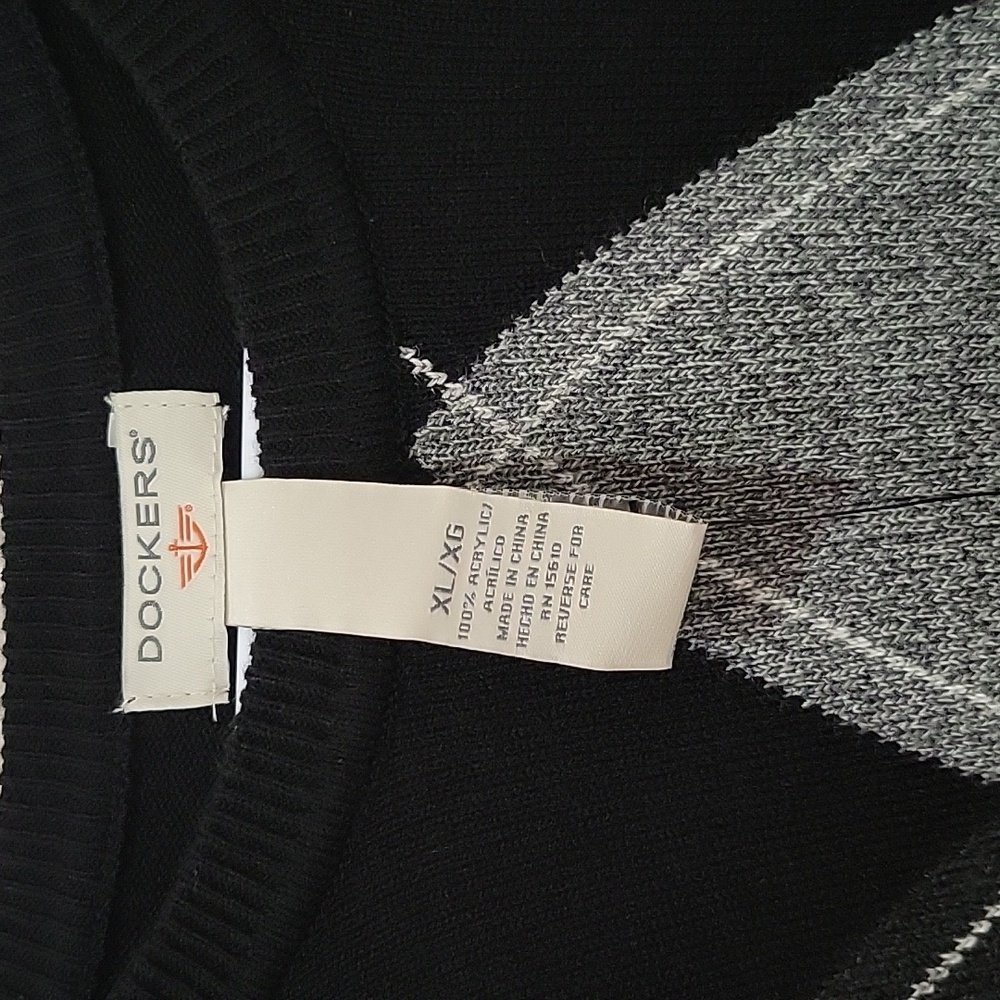 New dockers sweater - Picture 2 of 4